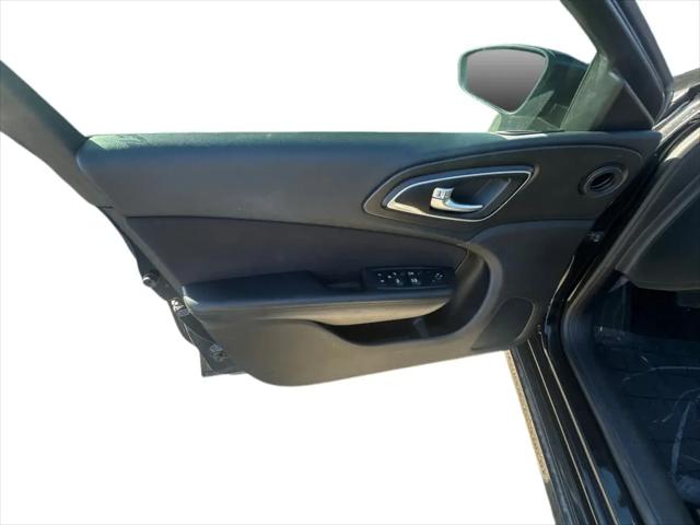 2016 Chrysler 200 Limited Platinum