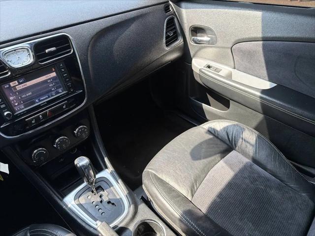 2011 Chrysler 200 S