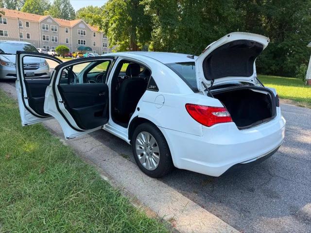2012 Chrysler 200 LX