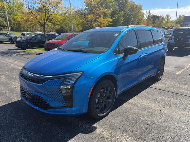 2027 Chrysler Pacifica Select for sale in Slinger, WI