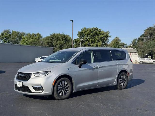 2024 Chrysler Pacifica Hybrid Select for sale in Chillicothe, IL
