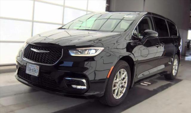 2024 Chrysler Pacifica Touring L for sale in Kansas City, KS