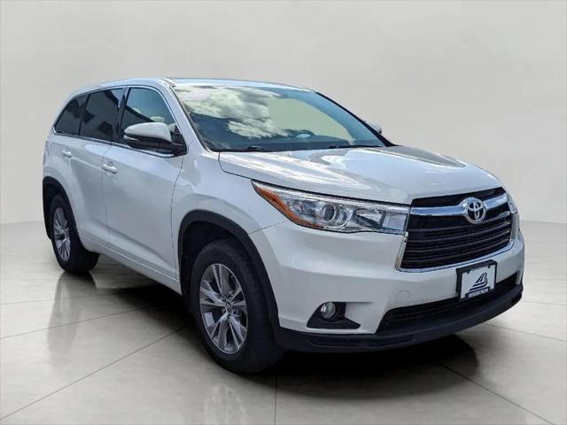 2016 Toyota Highlander LE Plus V6 for sale in Green Bay, WI