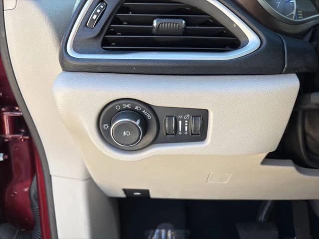 2017 Chrysler Pacifica Touring-L
