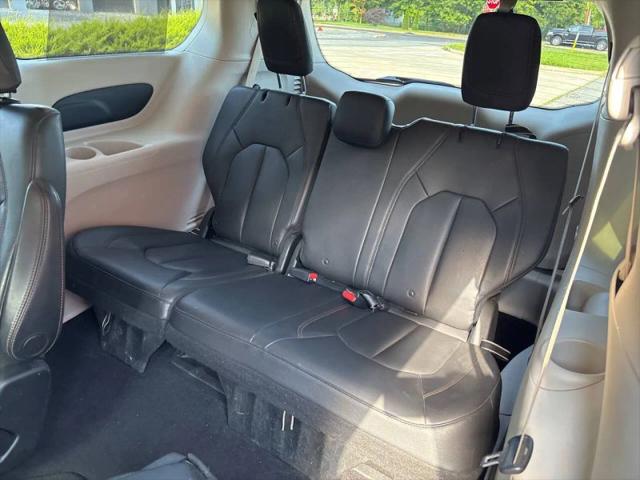 2017 Chrysler Pacifica Touring-L