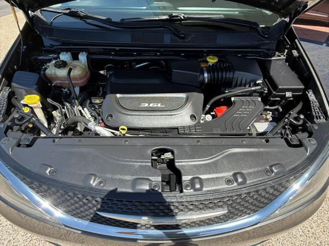 2017 Chrysler Pacifica Touring-L