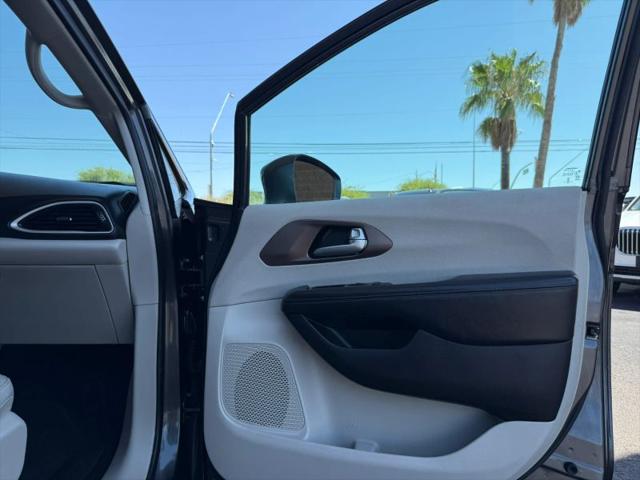 2017 Chrysler Pacifica Touring-L