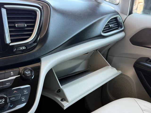 2017 Chrysler Pacifica Touring-L