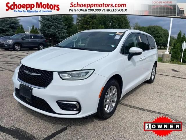 2023 Chrysler Pacifica Touring L for sale in Middleton, WI