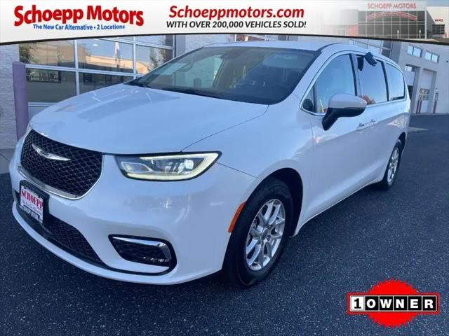 2023 Chrysler Pacifica Touring L for sale in Middleton, WI