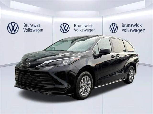 2026 Toyota Sienna LE for sale in Brunswick, OH