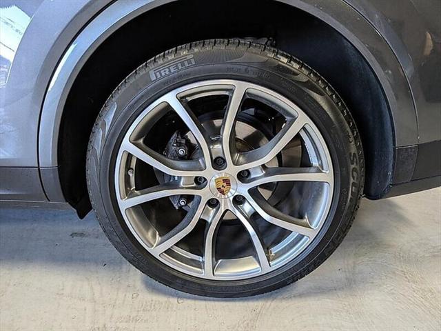 2023 Porsche Cayenne Platinum Edition