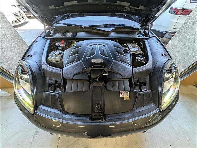 2023 Porsche Cayenne Platinum Edition