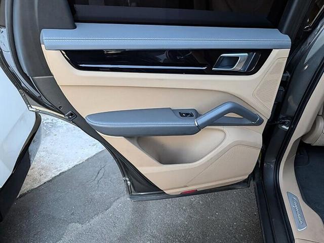 2023 Porsche Cayenne Platinum Edition