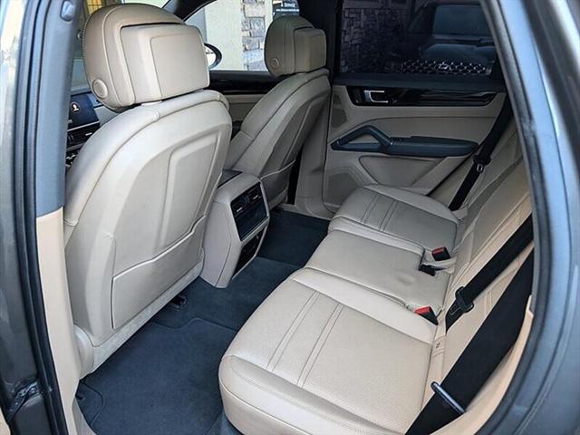 2023 Porsche Cayenne Platinum Edition