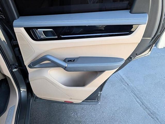 2023 Porsche Cayenne Platinum Edition