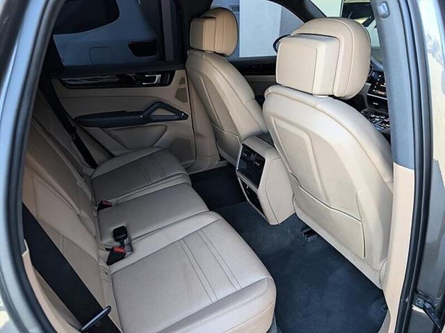 2023 Porsche Cayenne Platinum Edition