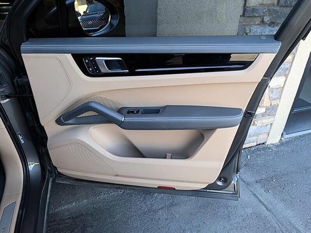 2023 Porsche Cayenne Platinum Edition