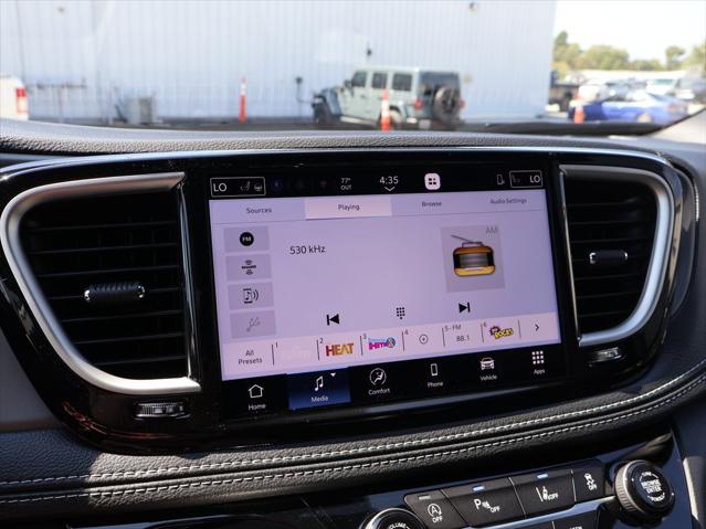 2027 Chrysler Pacifica Select