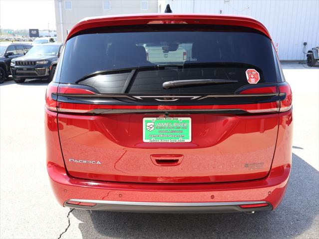 2027 Chrysler Pacifica Select