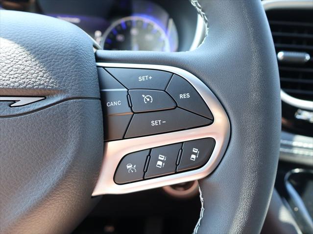 2027 Chrysler Pacifica Select