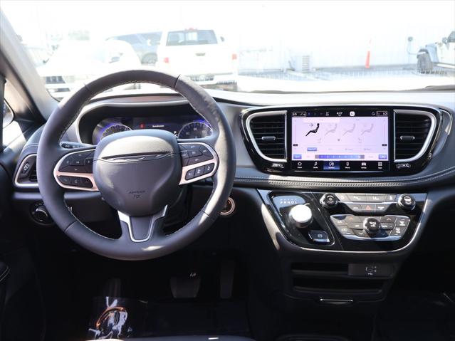 2027 Chrysler Pacifica Select