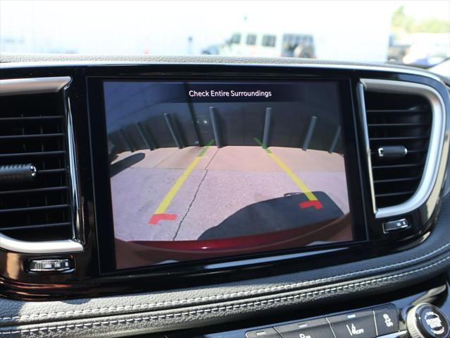 2027 Chrysler Pacifica Select