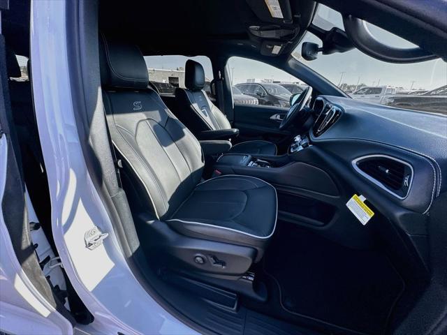 2027 Chrysler Pacifica Limited