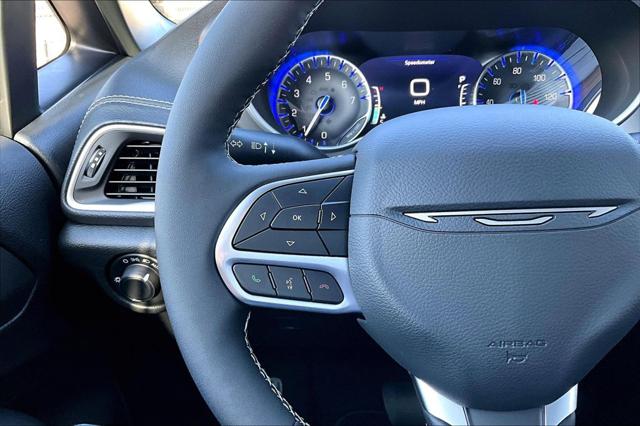 2027 Chrysler Pacifica Select