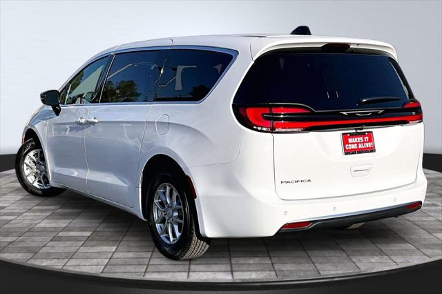 2027 Chrysler Pacifica Select