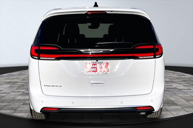 2027 Chrysler Pacifica Select