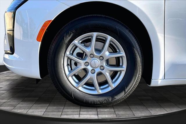 2027 Chrysler Pacifica Select