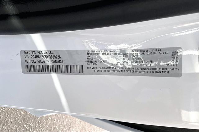 2027 Chrysler Pacifica Select