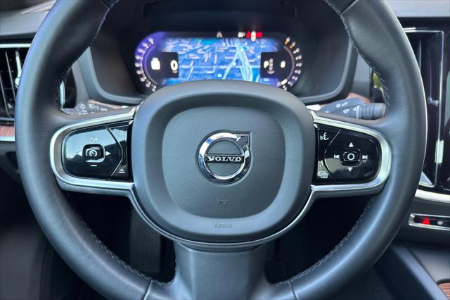 2023 Volvo S60 B5 Plus Black Edition