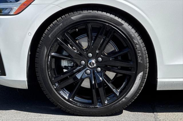2023 Volvo S60 B5 Plus Black Edition