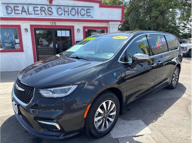 2023 Chrysler Pacifica Hybrid Limited for sale in Farmersville, CA