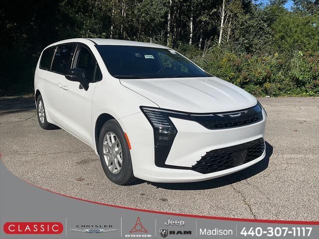 2027 Chrysler Pacifica Select for sale in Madison, OH