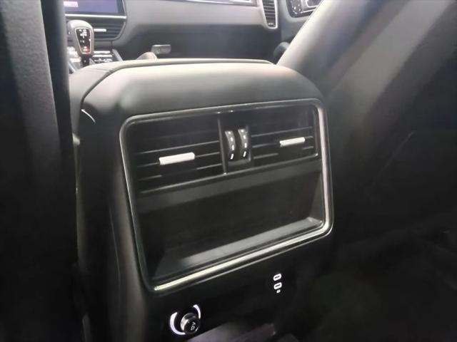 2023 Porsche Cayenne Platinum Edition