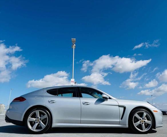 2016 Porsche Panamera S