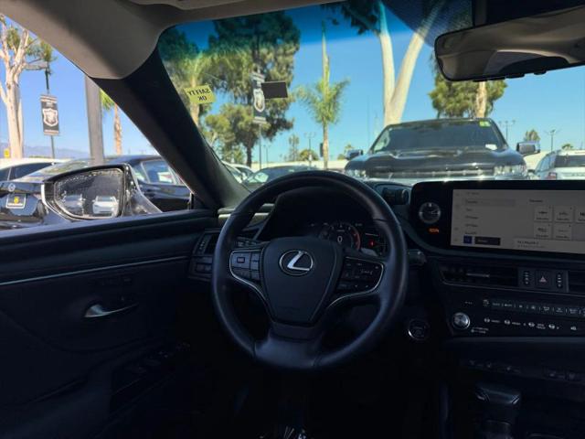 2024 Lexus ES 300h 300h