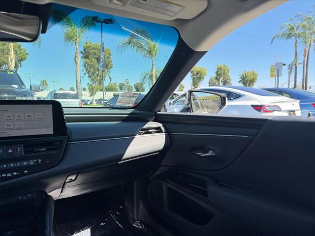 2024 Lexus ES 300h 300h