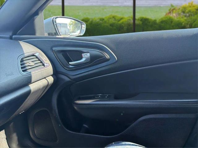 2015 Chrysler 200 S