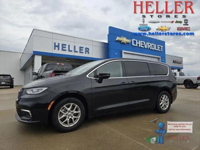2023 Chrysler Pacifica Touring L for sale in El Paso, IL