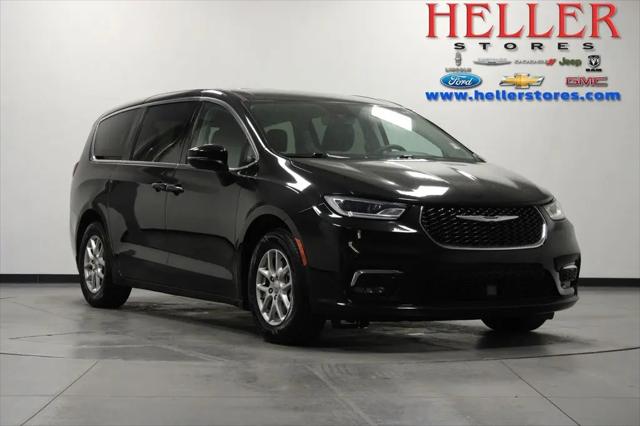 2023 Chrysler Pacifica Touring L for sale in El Paso, IL