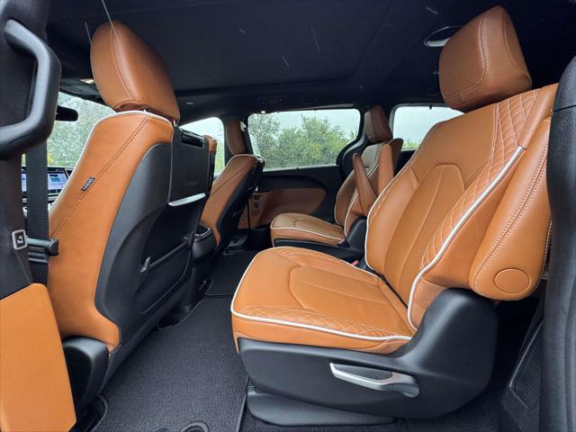 2025 Chrysler Pacifica Pinnacle