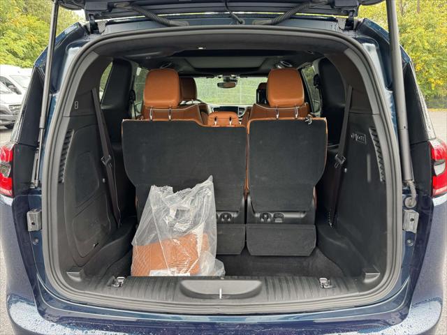 2025 Chrysler Pacifica Pinnacle