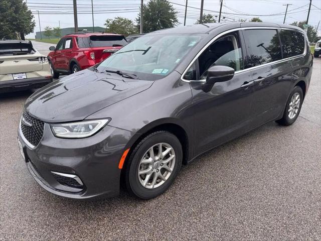 2023 Chrysler Pacifica Touring L for sale in Parma, OH