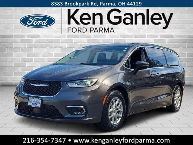 2023 Chrysler Pacifica Touring L for sale in Parma, OH