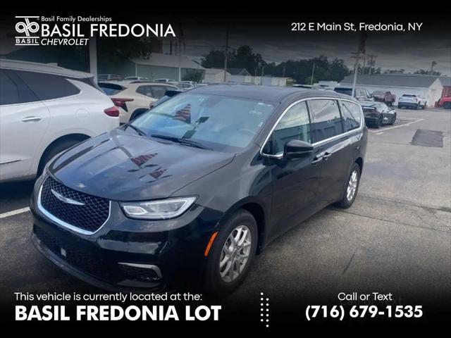 2023 Chrysler Pacifica Touring L for sale in Fredonia, NY