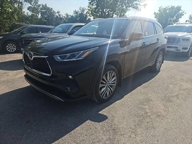 2023 Toyota Highlander Limited for sale in Kalamazoo, MI